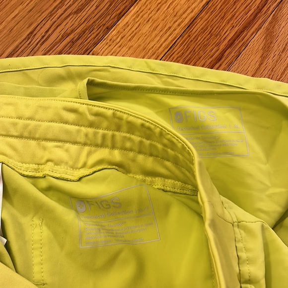 Figs Lime Green Scrub Set - Picture 10 of 12